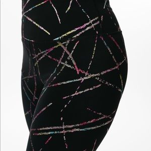 Zyia Active—Abstract Hi-Rise 7/8 24”